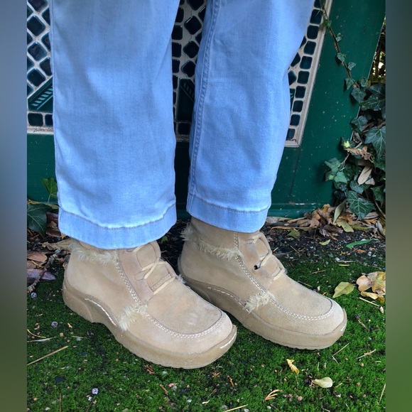 Women’s Retro Y2K Moccasin Boots Size 6!! ✨ - Picture 5 of 13